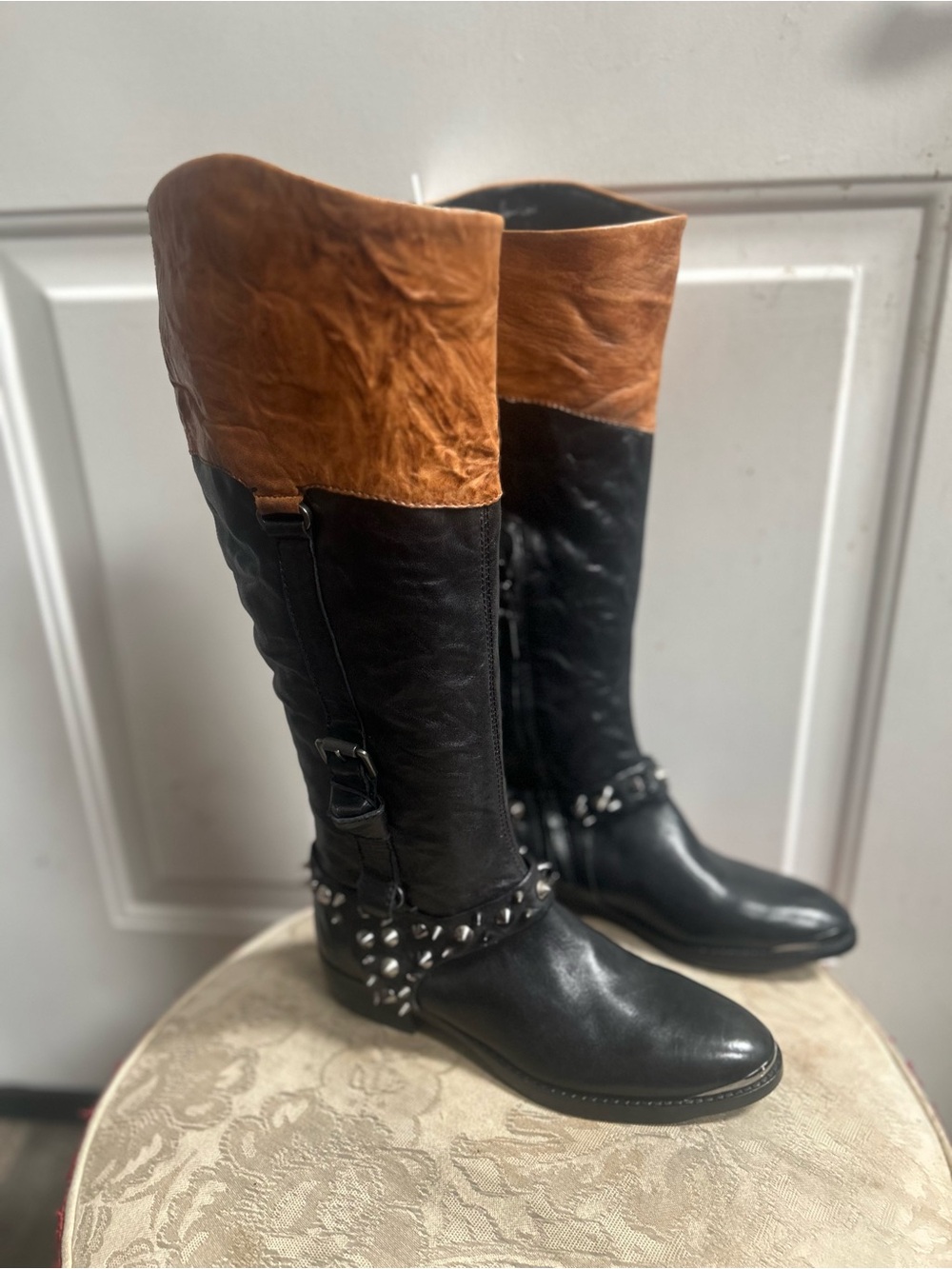 Sam Edelman women’s distressed black Park moto Riding boots w/ spike harness